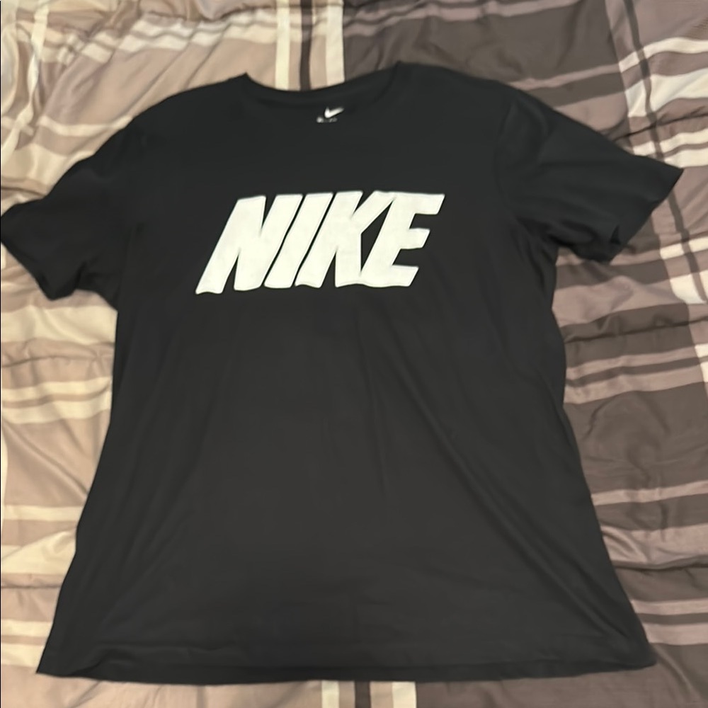 Nike Black Short Sleeve Tee with Iconic Logo
